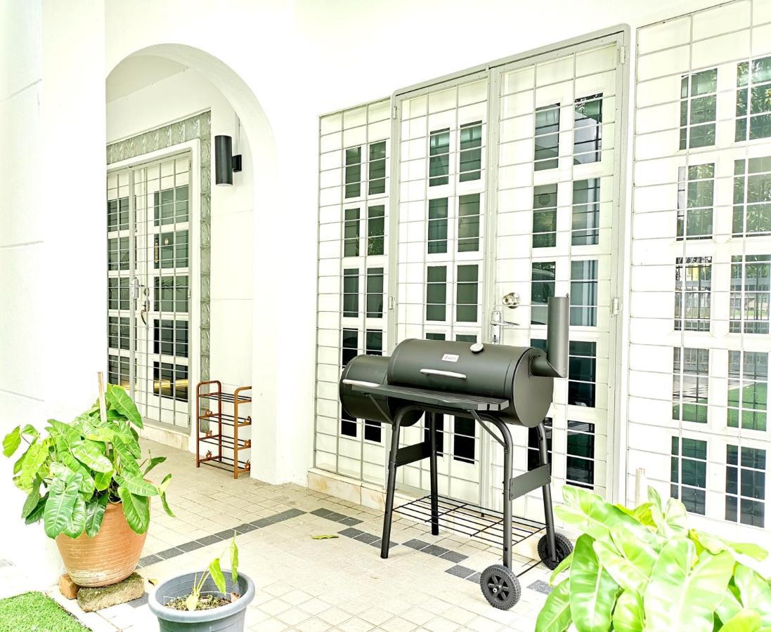 527 Beachhouse L 5 Bedroom With Swimming Pool - 3Min Walk To The Beach Tanjung Bungah  Bagian luar foto