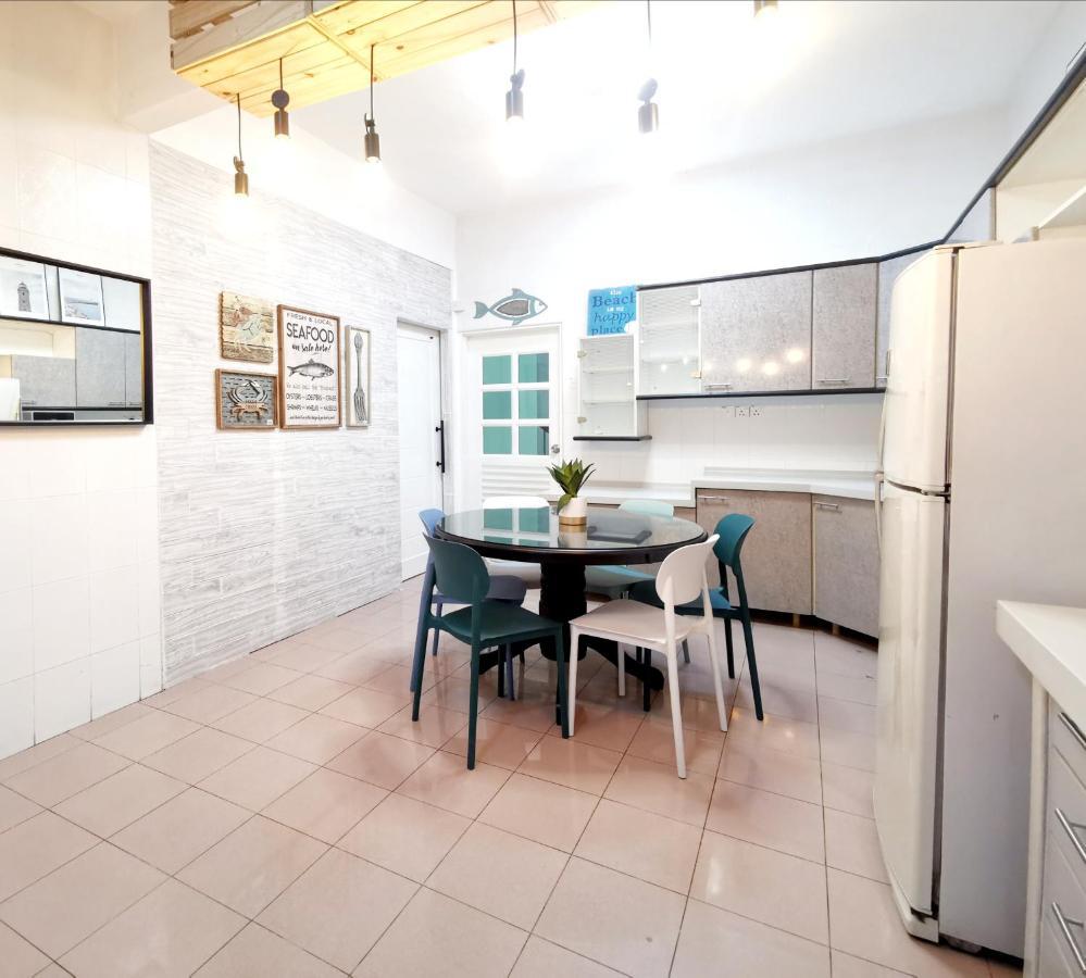 527 Beachhouse L 5 Bedroom With Swimming Pool - 3Min Walk To The Beach Tanjung Bungah  Bagian luar foto