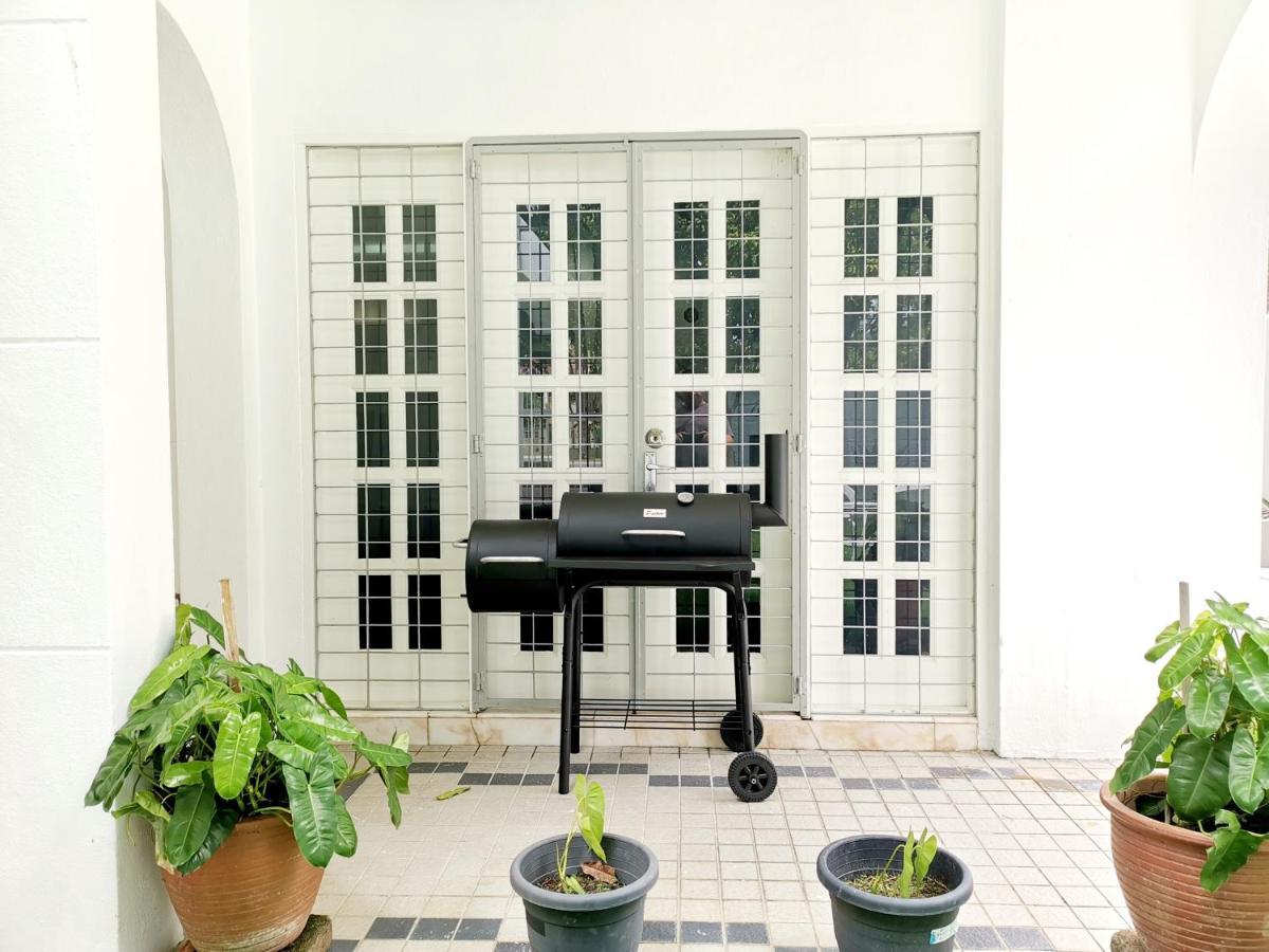 527 Beachhouse L 5 Bedroom With Swimming Pool - 3Min Walk To The Beach Tanjung Bungah  Bagian luar foto